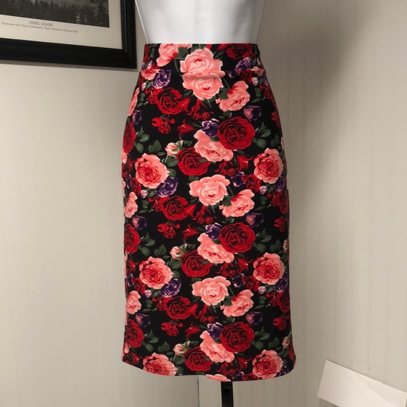 Women’s New Mix Black Floral Pencil Skirt with Red and Pink Roses - Picture 1 of 3